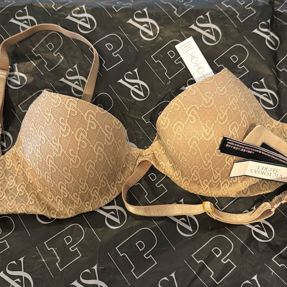 Victoria’s Secret Icon bra NWT 32B New With Tags in tan color